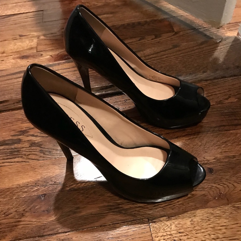 Guess patent leather pumps